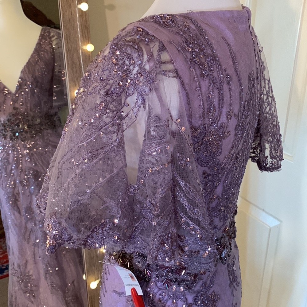 MAC DUGGAL
Vintage Flutter Sleeve Evening Gown - Picture 11 of 17